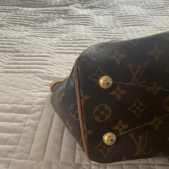 Authentic Louis Vuitton Handbag - Monogram - Picture 3 of 7
